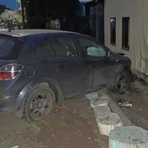 В Бузулуке иномарка наехала на жилой дом