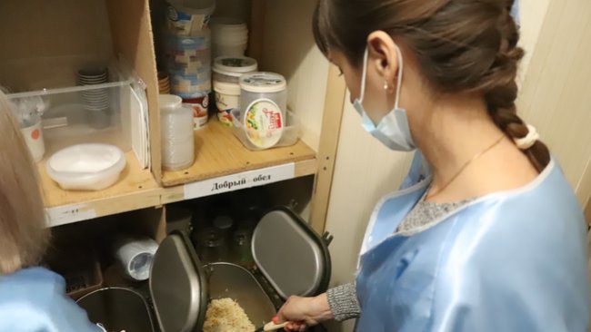 Сестры милосердия просят теплые вещи для бездомных и малообеспеченных