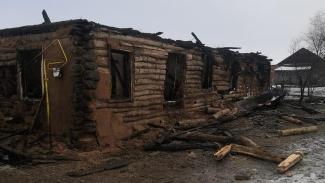 В Старой Тепловке простились с сгоревшими при пожаре односельчанами (18+)