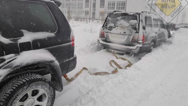 Бузулучане все еще освобождаются от снежного плена