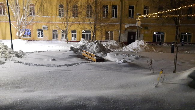 На обновленной улице Ленина пешеходам негде ходить