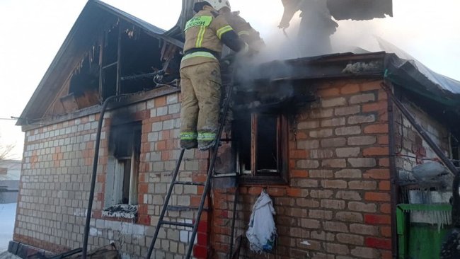 Вчера в Бузулуке произошло три пожара. В одном из них сгорел жилой дом 
