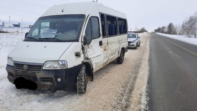 Автобус из Бузулука столкнулся с грузовиком: пострадали двое