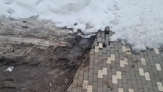 Комфортная среда в центре Бузулука тает вместе со снегом 