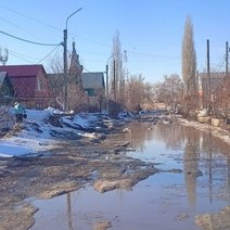 Жители Бузулука жалуются на дорожные ямы и затопленные улицы