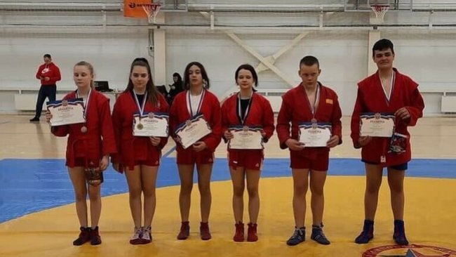 Юные самбисты из Бузулука завоевали 12 медалей на первенстве области