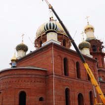 В Бузулуке на Свято-Троицком кафедральном соборе был установлен последний купол