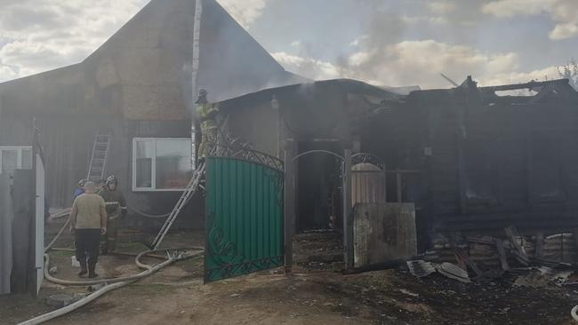 В селе под Бузулуком пожар охватил сразу два дома