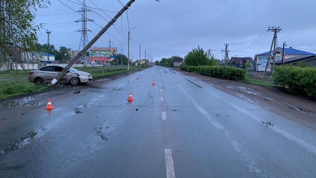 В Бузулуке водитель иномарки въехал в столб 