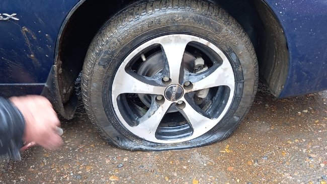 Бузулучане предупреждают об опасной яме на дороге 