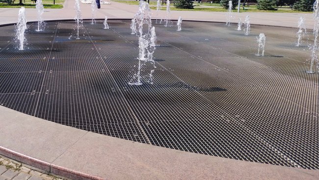 Шестилетнему мальчику оторвало три пальца ноги на поющем фонтане в Казани