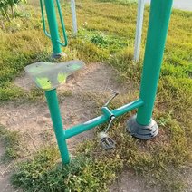 Раскуроченные тренажеры и разорванные топиарии: таким стал парк в Бузулуке