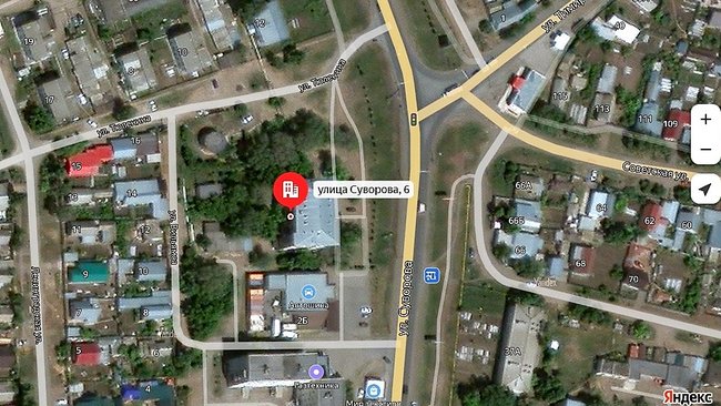 Жители с улицы Суворова боятся выходить в собственный подъезд