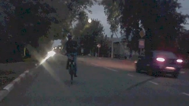 В Бузулуке велосипедист помял автомобиль и скрылся с места ДТП