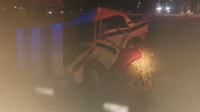 В Бузулуке сотрудники МЧС деблокировали пострадавшего из автомобиля 