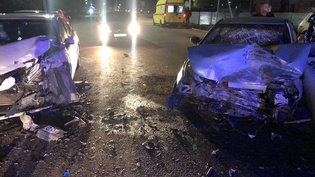 Воскресным вечером в Бузулуке столкнулись два автомобиля