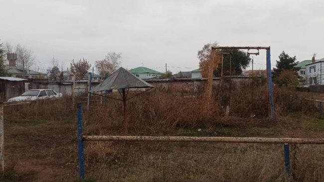 На детской площадке в Бузулуке впору фильмы ужасов снимать