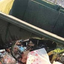 В Бузулуке новые мусорные баки сжигают и откручивают им колеса 