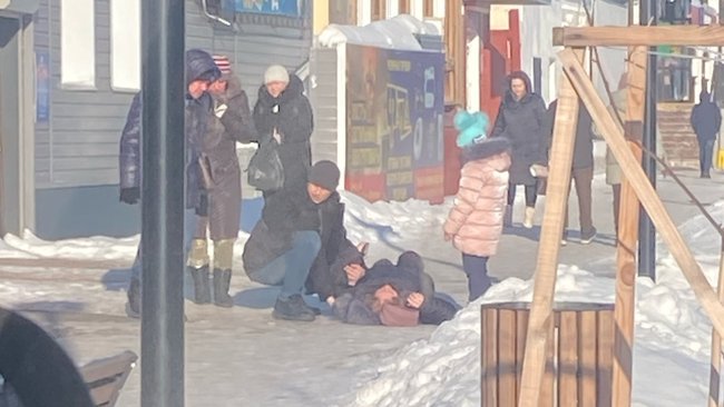 Пешеходы просят обезопасить тротуары в центре Бузулука 