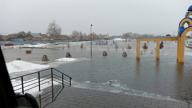 В поселке Красногвардеец Бузулукского района затопило 