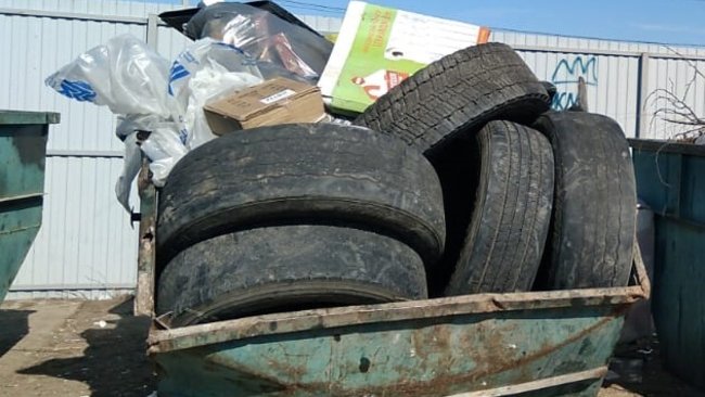 За шины, вынесенные к контейнерам ТКО, грозит штраф