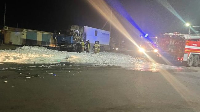 В Бузулуке пожарные тушили загоревшийся автомобиль 