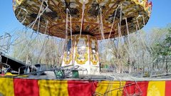 В оренбургском парке рухнула новая карусель с людьми