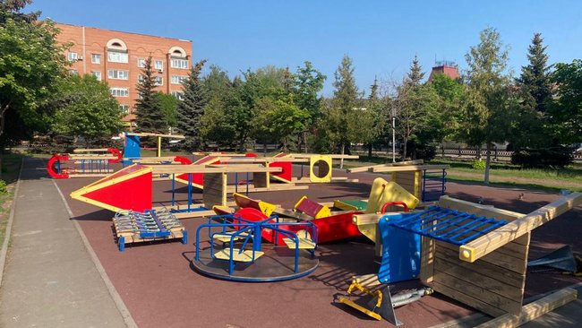Где искать детскую площадку, демонтированную в Троицком парке? 