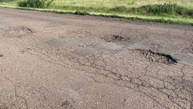 В селе под Бузулуком люди в недоумении после ямочного ремонта