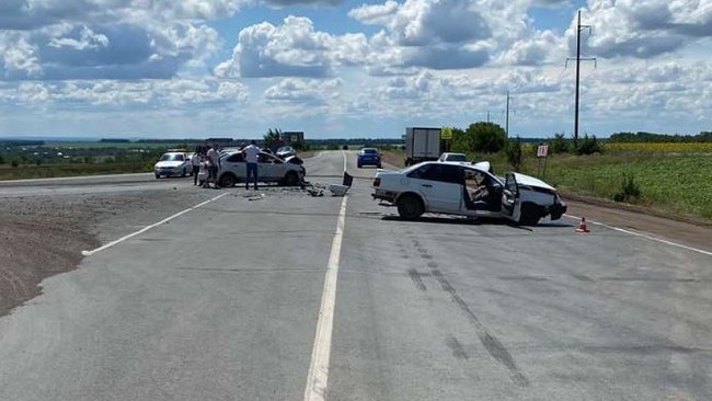 Сразу три автомобиля столкнулись на трассе в Бузулукском районе