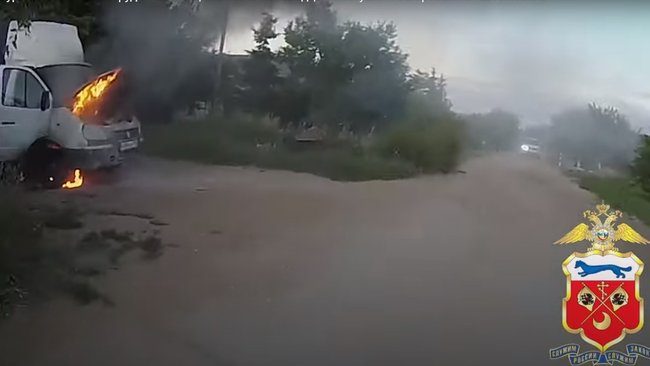 В Бузулуке полицейские вместе с очевидцами потушили воспламенившуюся газель 