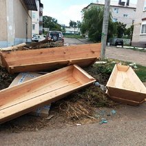 Переволочане нашли возле мусорных контейнеров… гробы
