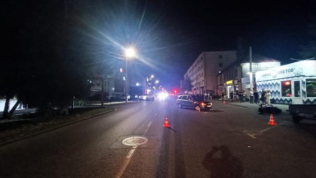 В центре Бузулука столкнулись машина и мотоцикл 