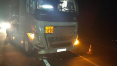 На трассе около Бузулука фура сбила двоих людей (18+)
