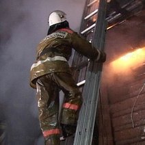 В селе Бузулукского района горели хозпостройки, есть пострадавший