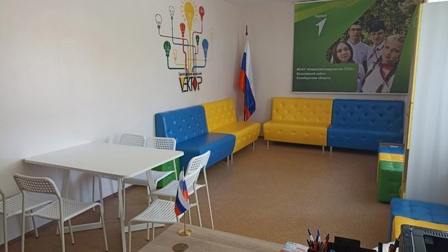 Сад памяти и новая мебель: какие проекты реализованы в школах Бузулукского района?