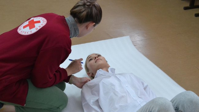 В Бузулуке студенты и школьники соревновались в оказании первой помощи 