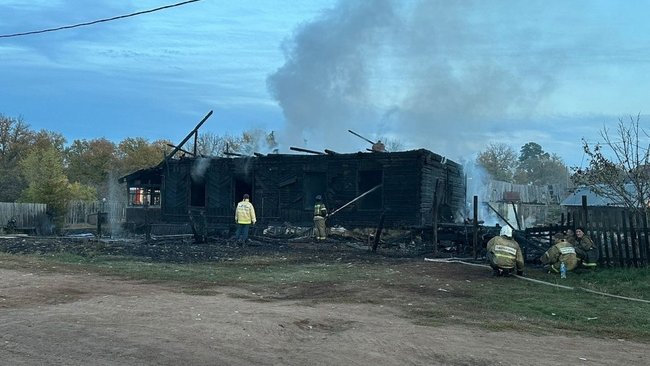 Полицейский из Бузулука спас семью от взрыва в горящем доме