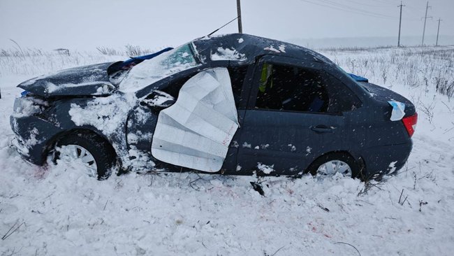 В Бузулукском районе машина съехала в кювет и перевернулась 