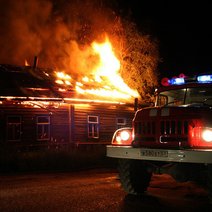 Ночью в Бузулукском районе очевидцы вывели людей из горящего дома 