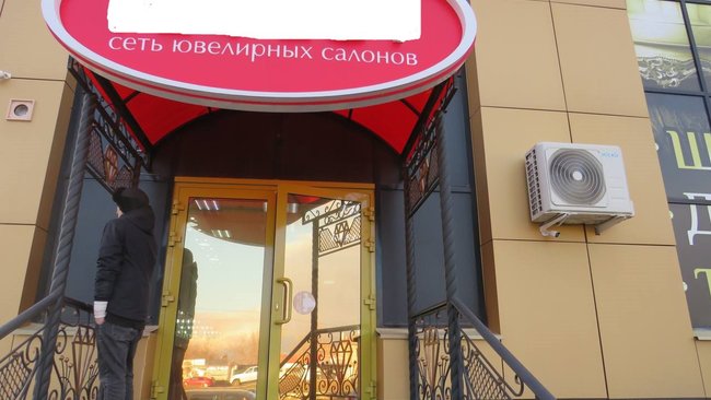 В Бузулуке задержали дерзкого грабителя, убежавшего из ювелирного с золотой цепочкой