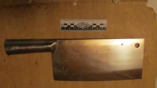 В Бузулукском районе мужчина порубил знакомого кухонным тесаком (18+)