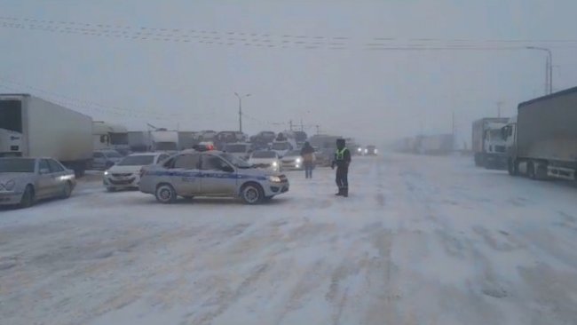 Из Бузулука сегодня не выбраться: трасса М-5 перекрыта в обе стороны 