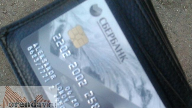 Бузулучанин потерял около 10 000 рублей, когда у него украли барсетку 