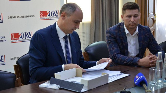 Денис Паслер предоставил в облизбирком документы на регистрацию