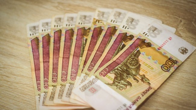 Бузулукская начальница платила зарплату подчиненной ниже МРОТ