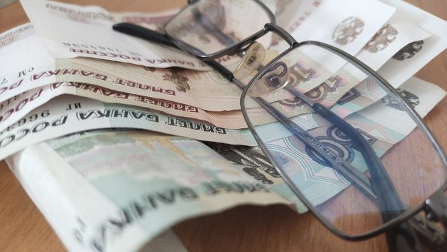 Каждый десятый россиянин урезал свои расходы на треть