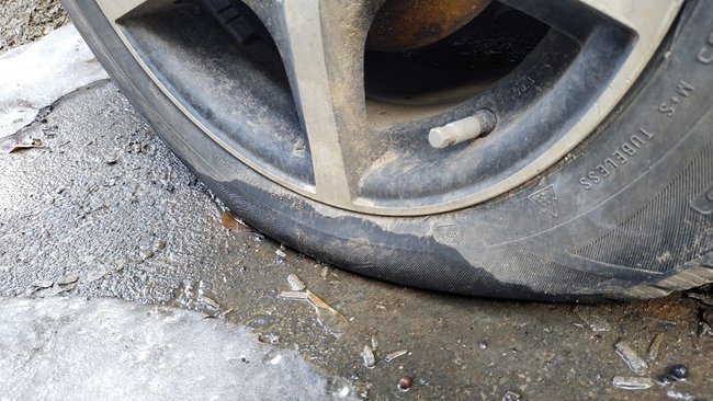 Бузулучанин хотел отсудить у администрации города компенсацию за испорченные колеса 