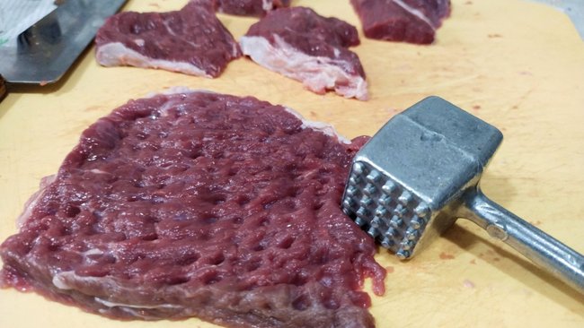 В Оренбуржье изъято 20 партий недоброкачественной мясной продукции