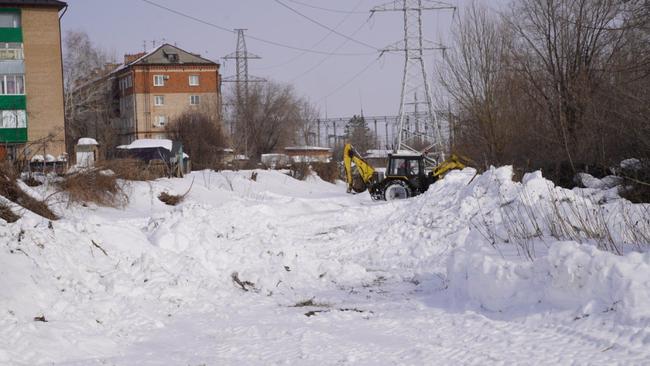 В Бузулуке коммунальные службы расчищают Суходол для пропуска талых вод